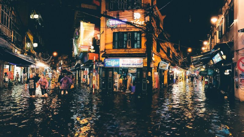 Hà Nội – Mùa này lắm những cơn mưa